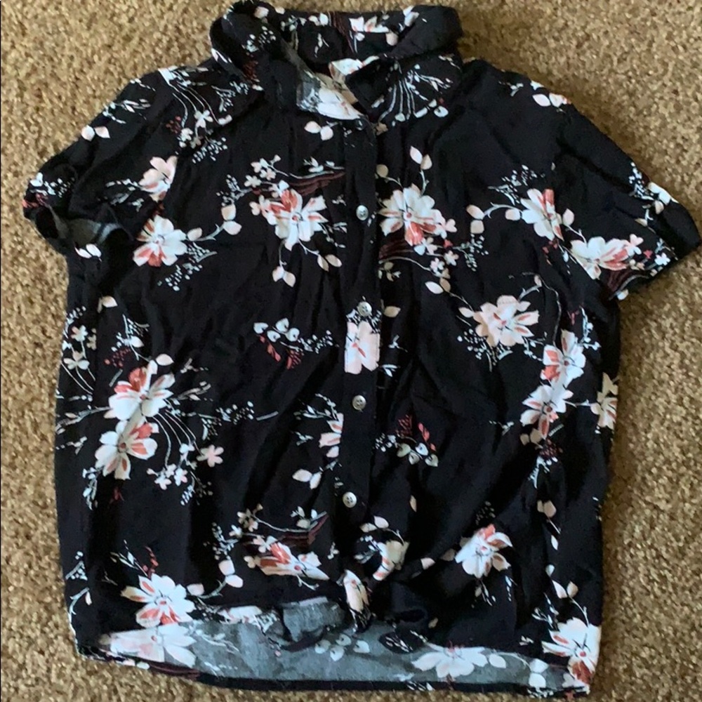 A floral shirt/ blouse
